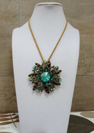 Collana con fiore gioiello