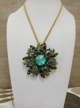 Collana con fiore gioiello