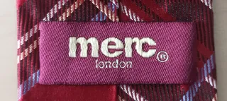 Elegante corbata Merc London tartán roja