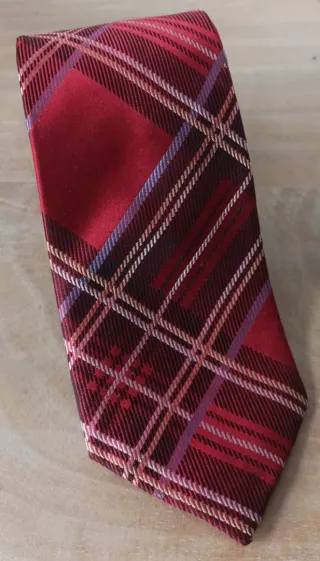 Elegante corbata Merc London tartán roja