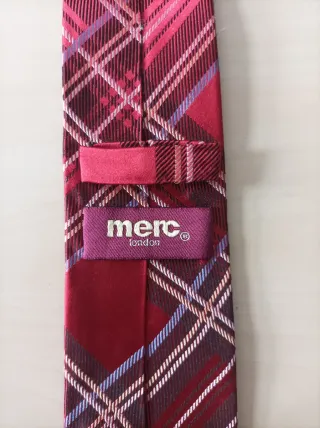 Elegante corbata Merc London tartán roja