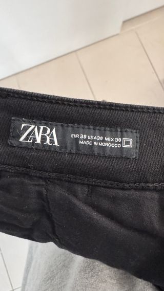 Pantalón negro Zara
