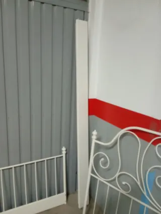 Cama metálica blanca