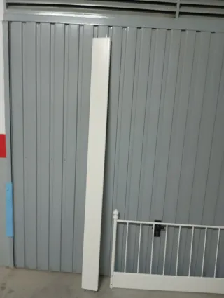 Cama metálica blanca