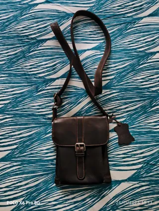 Bolso de piel marrón para hombre