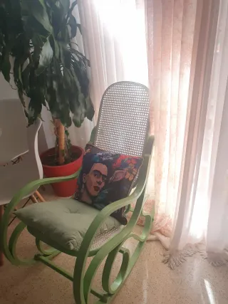 Silla balancín de madera verde