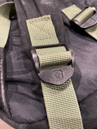 Mochila Converse Negra y Verde