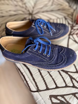 Zapatos  de ante azules para niños, con cordones
