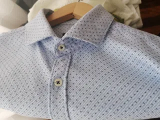 Camisa de vestir azul con microestampado