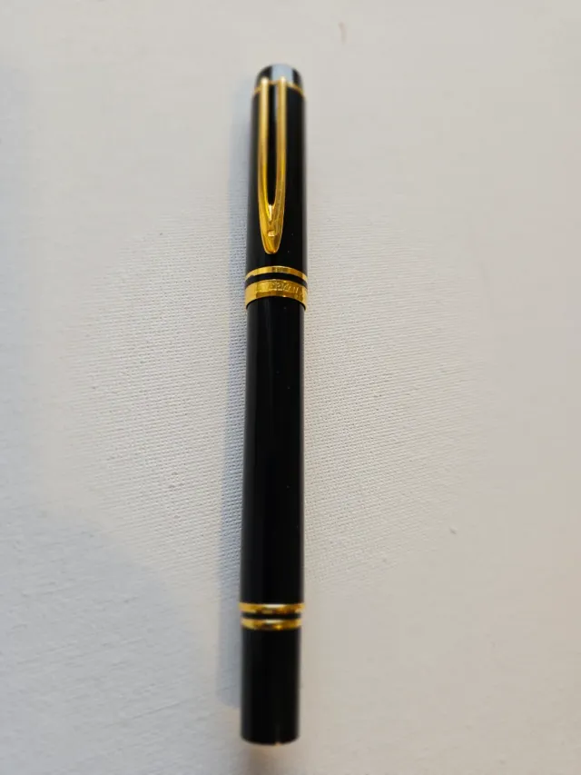 Pluma Estilográfica Waterman Negra y Dorada