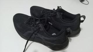 Asics Novablast 5 Talla 43.5 Negro