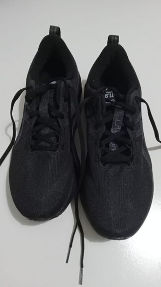 Asics Novablast 5 Talla 43.5 Negro