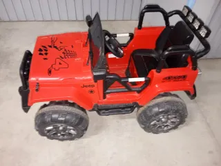Coche eléctrico infantil Jeep 4x4 Rojo