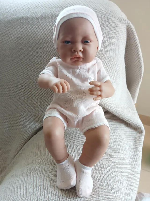 Muñeca bebé 'Antonio Juan' vestidos y accesorios