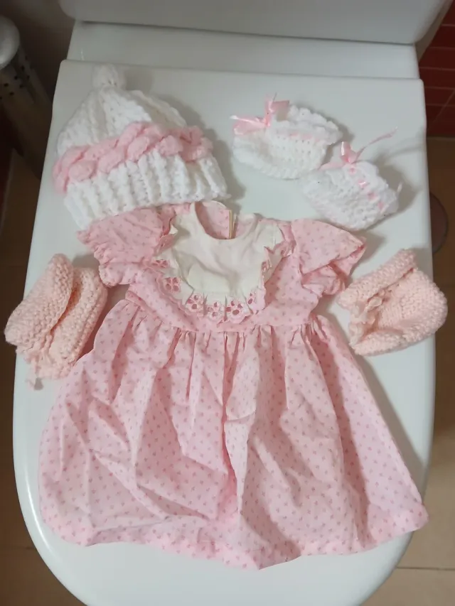 Muñeca bebé 'Antonio Juan' vestidos y accesorios