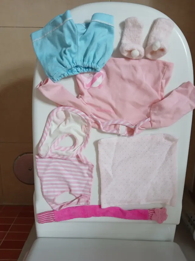 Muñeca bebé 'Antonio Juan' vestidos y accesorios