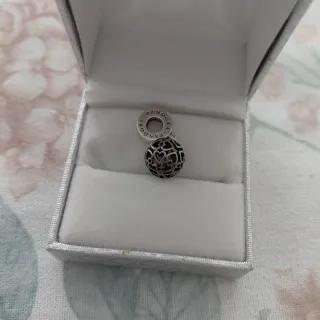 Charm Pandora Bola Corazones Plata