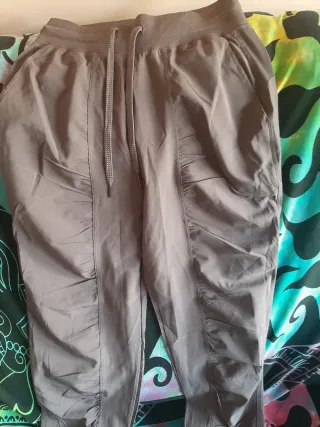 Pantalón efecto arrugado T-M Lila