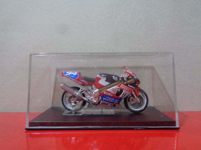 SUZUKI GSX-R – C. GUYOT-S.SCARNATO-N.DUSSAUGE 2001