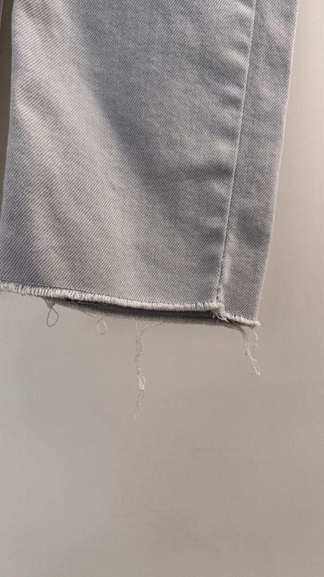 Pantalón vaquero gris claro Zara