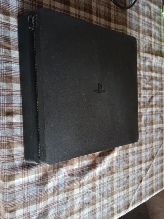 PS4 (PlayStation 4) Negra + 1 Mando