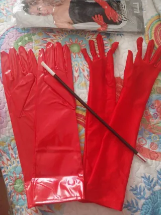 Guantes largos rojos disfraz ciruela de Vil