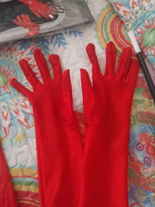Guantes largos rojos disfraz ciruela de Vil