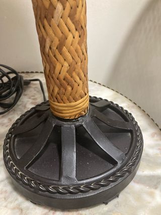 Lámpara de mesa ratán y hierro