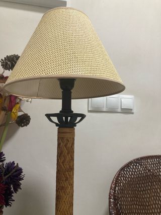 Lámpara de mesa ratán y hierro