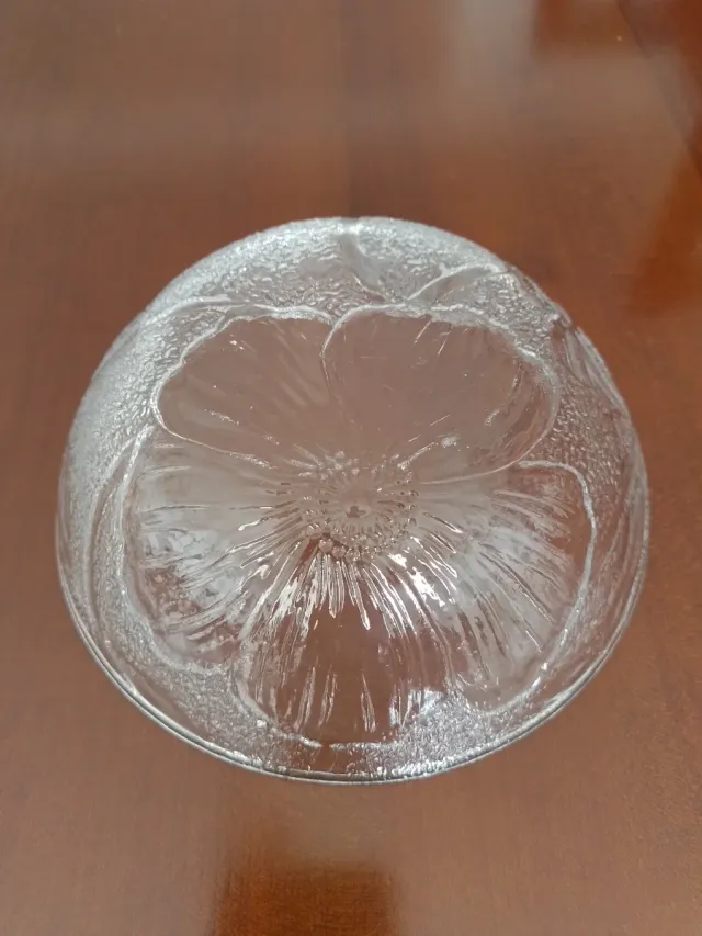 Cuenco de cristal tallado