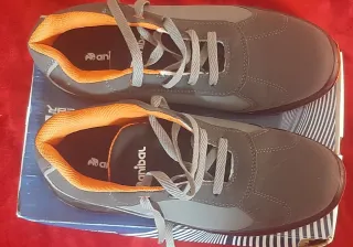 Zapatos de trabajo Anibal grises y naranjas