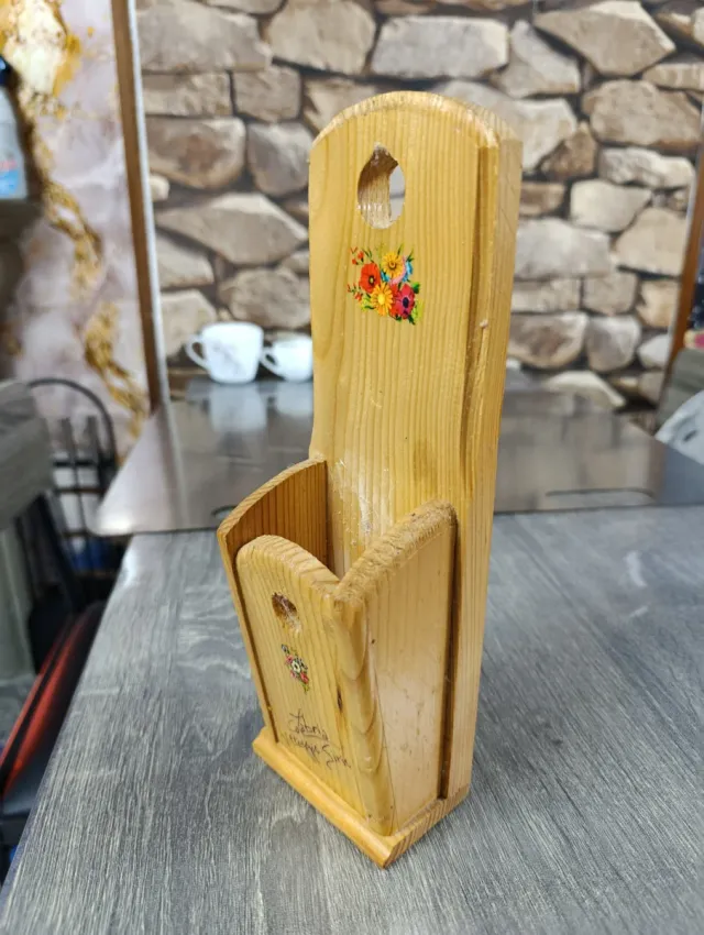 Portaoggetti da parete in legno decorato