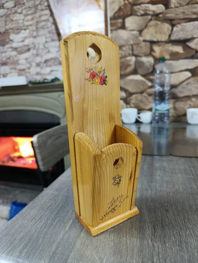 Portaoggetti da parete in legno decorato
