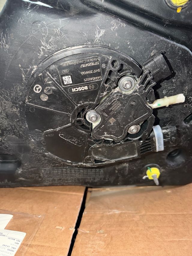 Depósito AdBlue Mazda cx5 de 2019 con su sensores