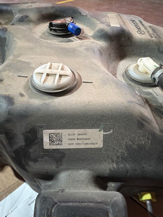 Depósito AdBlue Mazda cx5 de 2019 con su sensores