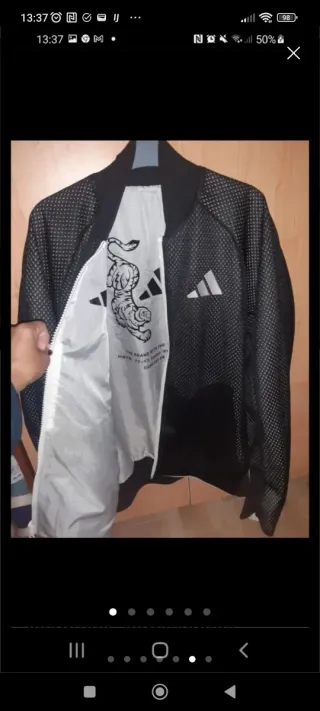 Chaqueta Adidas Negra con Diseño Interior