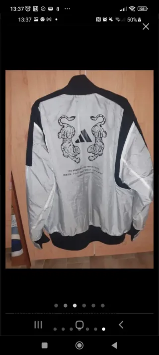 Chaqueta Adidas Negra con Diseño Interior