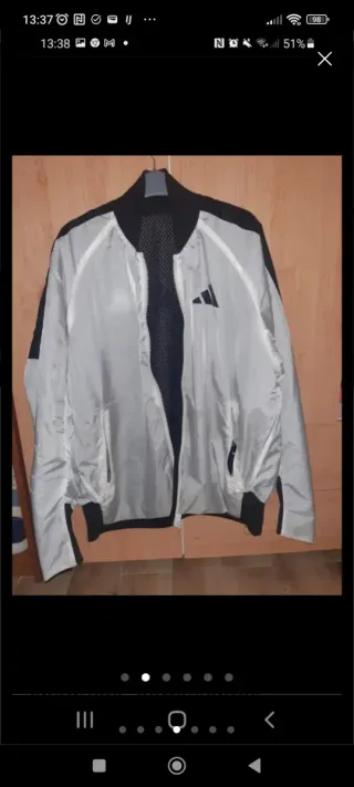 Chaqueta Adidas Negra con Diseño Interior