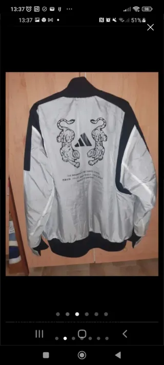 Chaqueta Adidas Negra con Diseño Interior