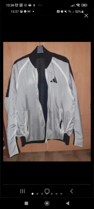 Chaqueta Adidas Negra con Diseño Interior