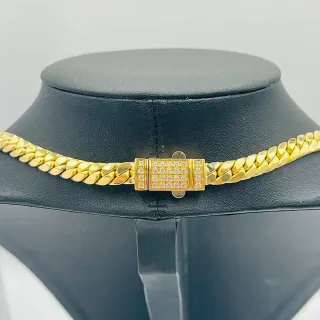 CADENA CUBANA, Hueca con cierre de circonita. Oro