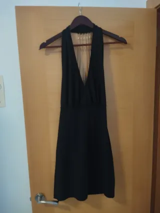 Vestido negro espalda descubierta