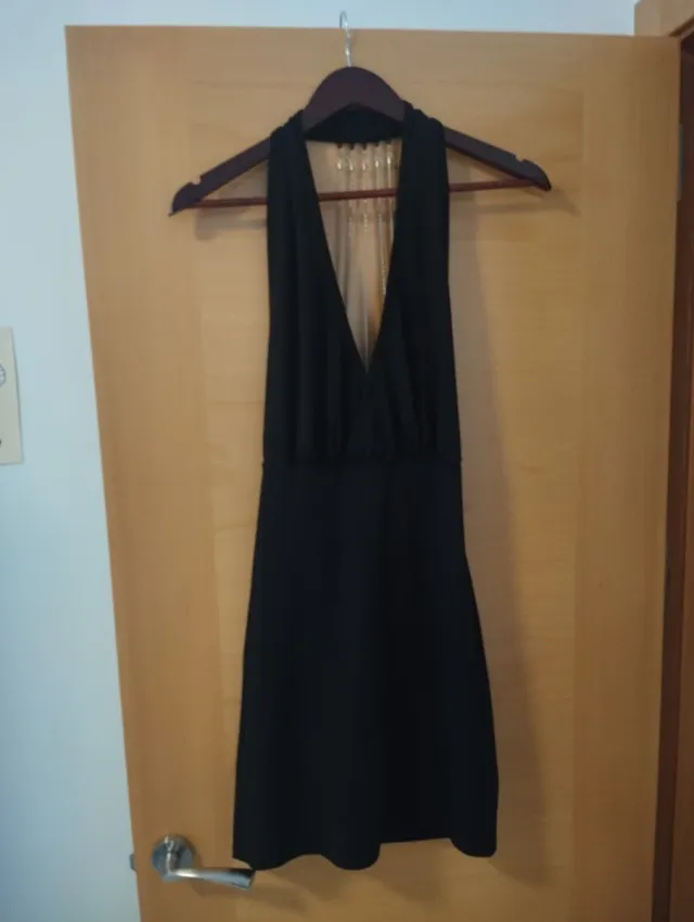 Vestido negro espalda descubierta