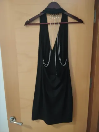 Vestido negro espalda descubierta