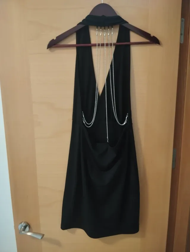 Vestido negro espalda descubierta