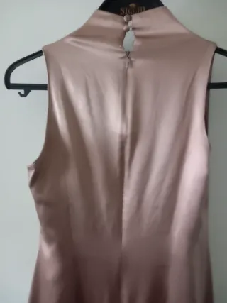 Vestido fiesta raso color  nude dorado