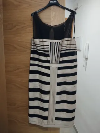 Vestido evento Carla Ruiz rosa palo y negro