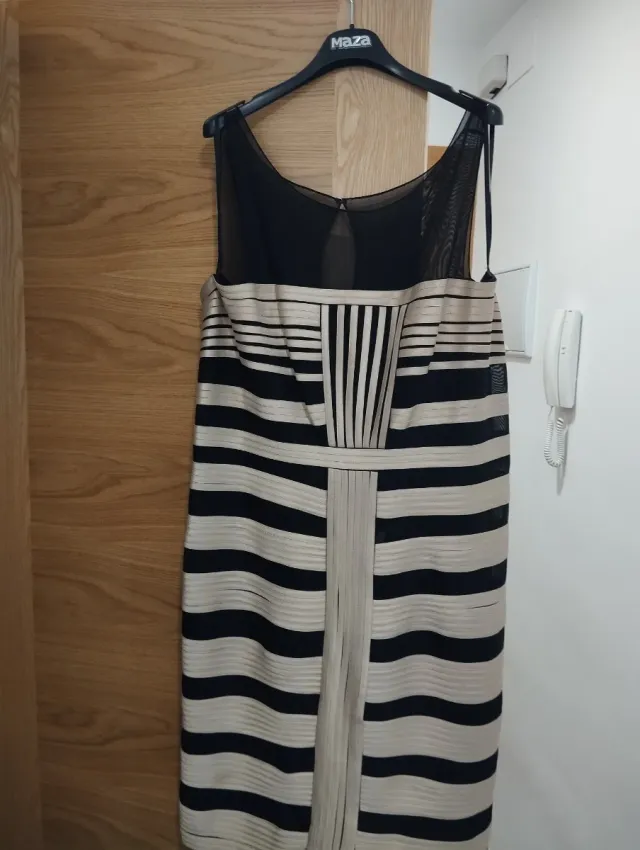 Vestido evento Carla Ruiz rosa palo y negro