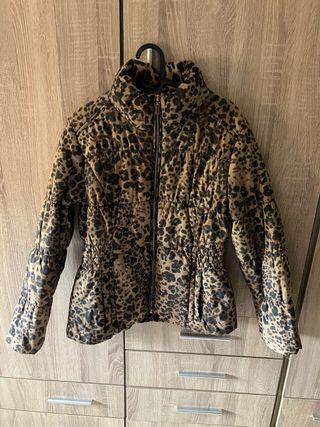 Chaqueta impermeable animal print