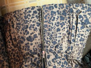 Chaqueta impermeable animal print